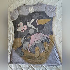 Disney Classic Collection Minnie Mouse Graphic Tee Short Sleeves Wash Style.